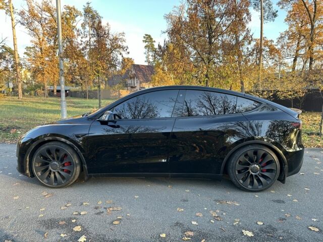 Черный Тесла Model Y, объемом двигателя 0 л и пробегом 46 тыс. км за 28000 $, фото 3 на Automoto.ua