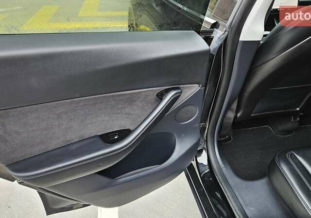 Черный Тесла Model Y, объемом двигателя 0 л и пробегом 136 тыс. км за 23990 $, фото 16 на Automoto.ua