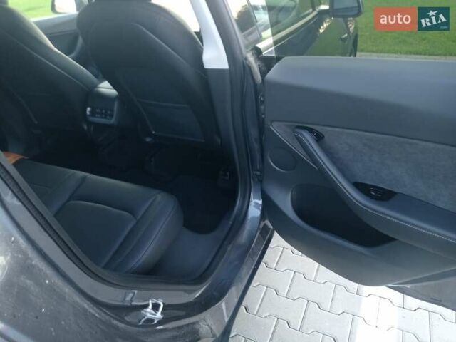 Черный Тесла Model Y, объемом двигателя 0 л и пробегом 50 тыс. км за 25500 $, фото 3 на Automoto.ua
