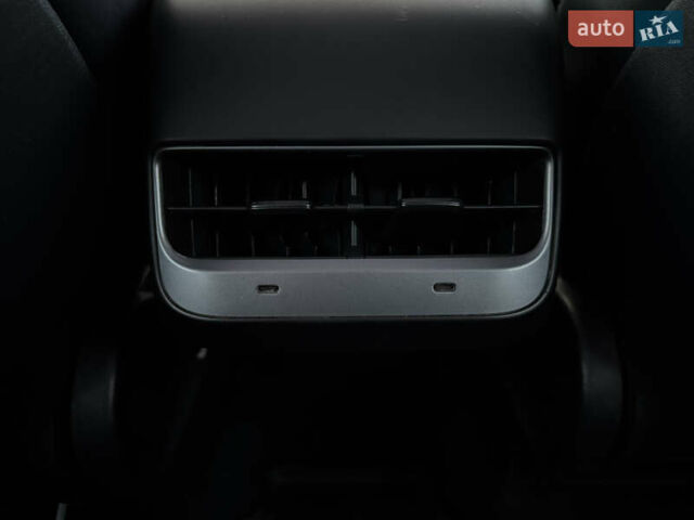 Чорний Тесла Model Y, об'ємом двигуна 0 л та пробігом 110 тис. км за 22799 $, фото 44 на Automoto.ua