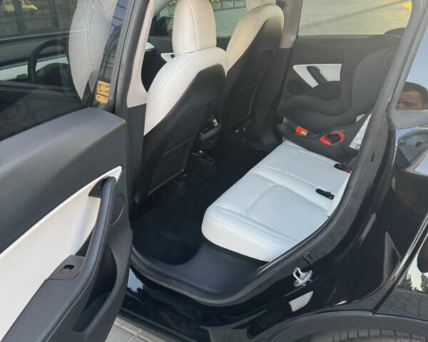 Черный Тесла Model Y, объемом двигателя 0 л и пробегом 20 тыс. км за 31900 $, фото 10 на Automoto.ua