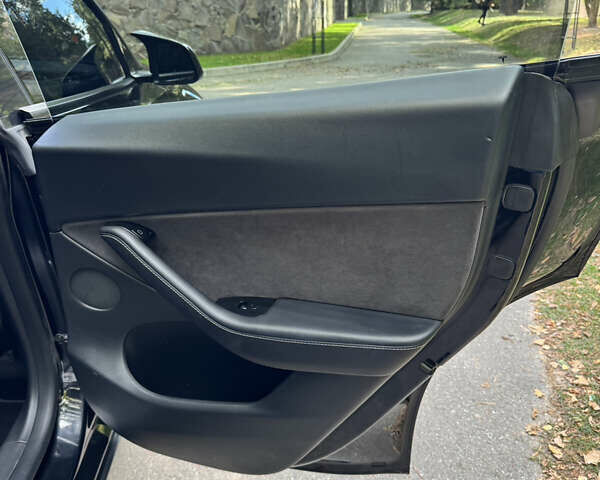 Черный Тесла Model Y, объемом двигателя 0 л и пробегом 143 тыс. км за 22900 $, фото 14 на Automoto.ua