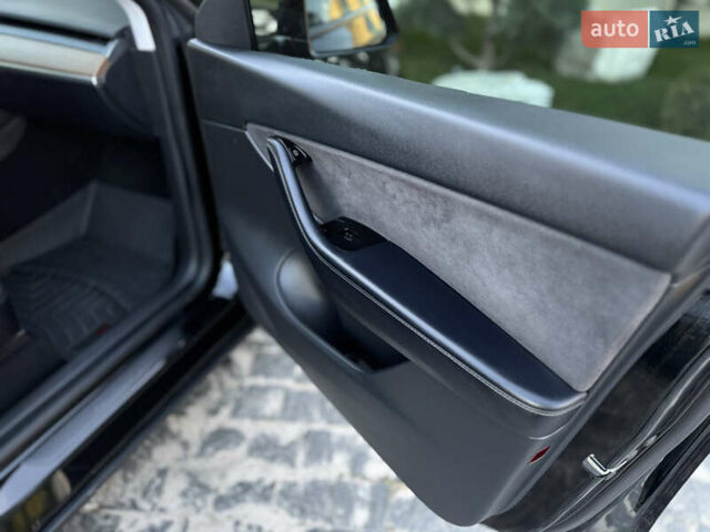 Чорний Тесла Model Y, об'ємом двигуна 0 л та пробігом 110 тис. км за 22799 $, фото 4 на Automoto.ua