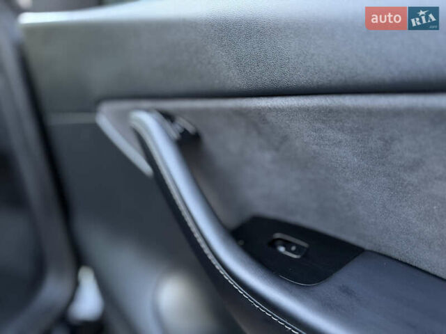 Чорний Тесла Model Y, об'ємом двигуна 0 л та пробігом 110 тис. км за 22799 $, фото 38 на Automoto.ua