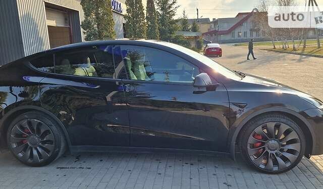 Черный Тесла Model Y, объемом двигателя 0 л и пробегом 26 тыс. км за 50950 $, фото 6 на Automoto.ua