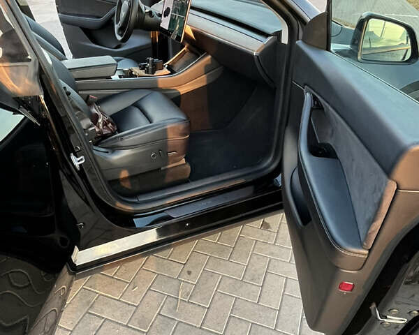 Черный Тесла Model Y, объемом двигателя 0 л и пробегом 90 тыс. км за 22500 $, фото 16 на Automoto.ua