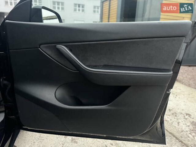 Чорний Тесла Model Y, об'ємом двигуна 0 л та пробігом 13 тис. км за 24500 $, фото 46 на Automoto.ua