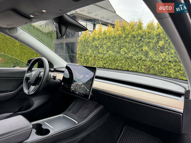 Чорний Тесла Model Y, об'ємом двигуна 0 л та пробігом 62 тис. км за 24999 $, фото 40 на Automoto.ua