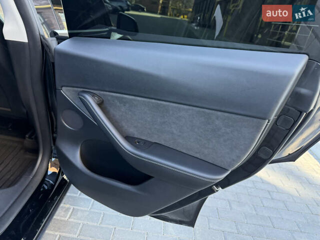 Черный Тесла Model Y, объемом двигателя 0 л и пробегом 68 тыс. км за 28500 $, фото 119 на Automoto.ua