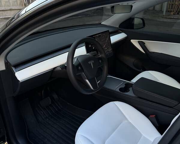 Черный Тесла Model Y, объемом двигателя 0 л и пробегом 59 тыс. км за 28999 $, фото 11 на Automoto.ua