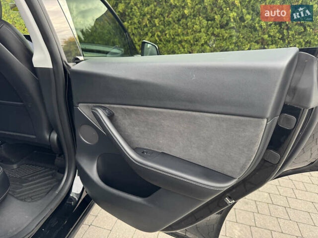 Чорний Тесла Model Y, об'ємом двигуна 0 л та пробігом 62 тис. км за 24999 $, фото 48 на Automoto.ua