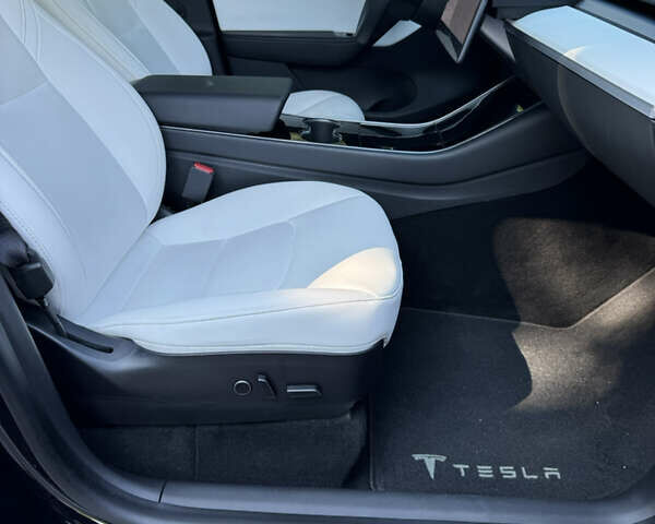 Черный Тесла Model Y, объемом двигателя 0 л и пробегом 113 тыс. км за 22222 $, фото 24 на Automoto.ua