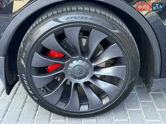 Черный Тесла Model Y, объемом двигателя 0 л и пробегом 68 тыс. км за 28500 $, фото 92 на Automoto.ua