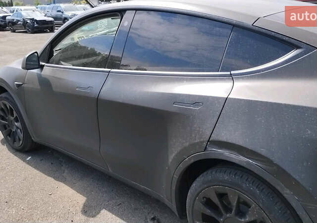 Черный Тесла Model Y, объемом двигателя 0 л и пробегом 165 тыс. км за 18800 $, фото 4 на Automoto.ua