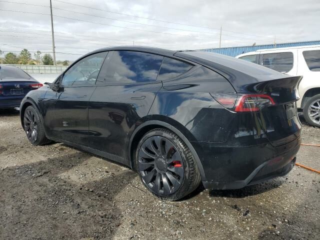 Черный Тесла Model Y, объемом двигателя 0 л и пробегом 68 тыс. км за 18950 $, фото 3 на Automoto.ua