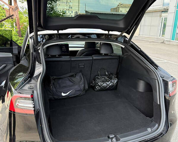 Черный Тесла Model Y, объемом двигателя 0 л и пробегом 50 тыс. км за 28000 $, фото 7 на Automoto.ua