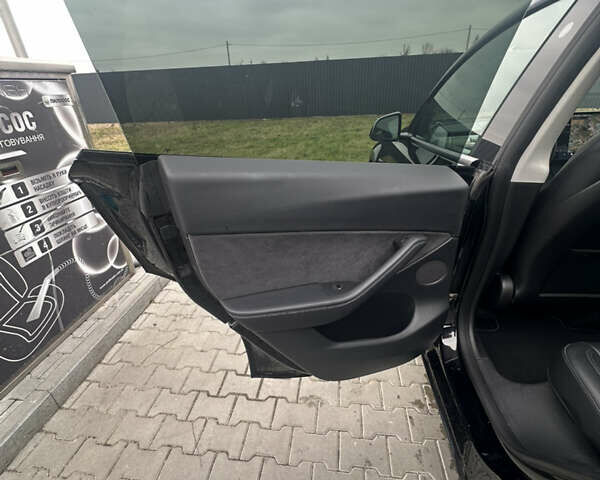 Черный Тесла Model Y, объемом двигателя 0 л и пробегом 127 тыс. км за 26500 $, фото 25 на Automoto.ua
