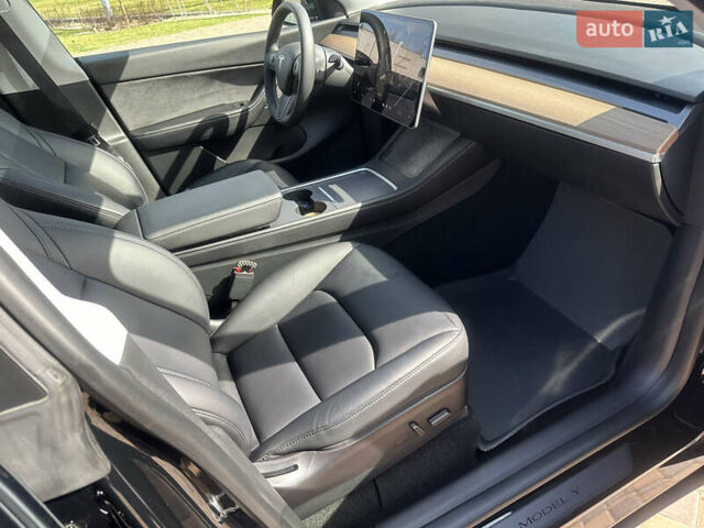 Черный Тесла Model Y, объемом двигателя 0 л и пробегом 27 тыс. км за 29999 $, фото 9 на Automoto.ua