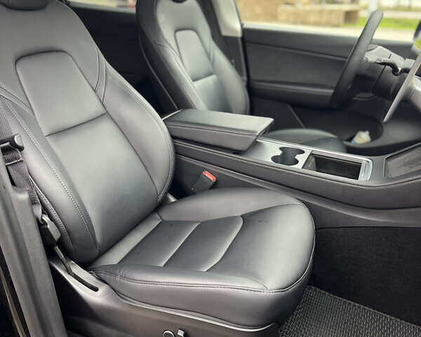 Черный Тесла Model Y, объемом двигателя 0 л и пробегом 5 тыс. км за 24999 $, фото 10 на Automoto.ua