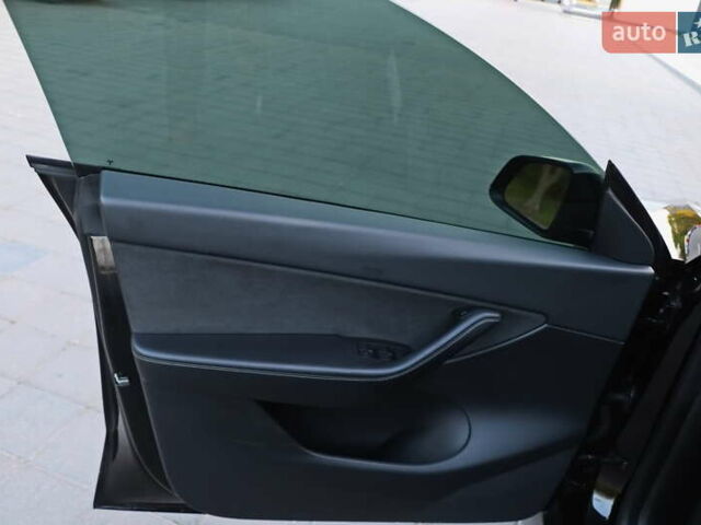 Черный Тесла Model Y, объемом двигателя 0 л и пробегом 60 тыс. км за 23555 $, фото 10 на Automoto.ua