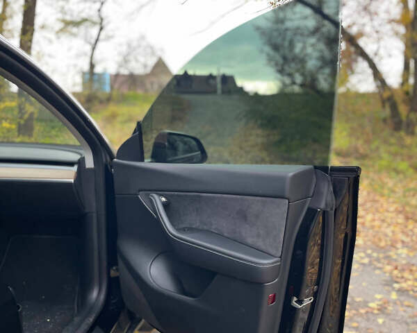 Черный Тесла Model Y, объемом двигателя 0 л и пробегом 158 тыс. км за 23000 $, фото 14 на Automoto.ua