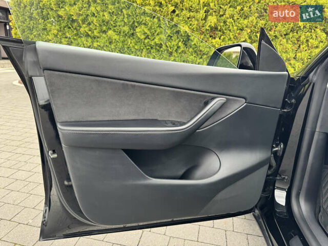 Чорний Тесла Model Y, об'ємом двигуна 0 л та пробігом 62 тис. км за 24999 $, фото 58 на Automoto.ua