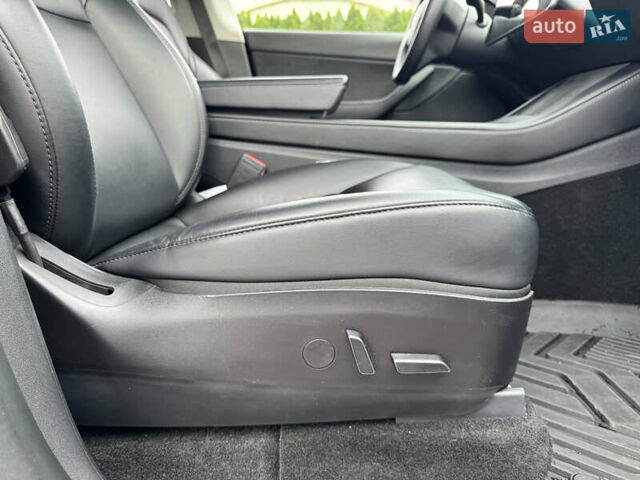 Чорний Тесла Model Y, об'ємом двигуна 0 л та пробігом 62 тис. км за 24999 $, фото 39 на Automoto.ua