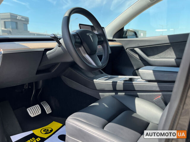Черный Тесла Model Y, объемом двигателя 80 л и пробегом 44 тыс. км за 27999 $, фото 11 на Automoto.ua