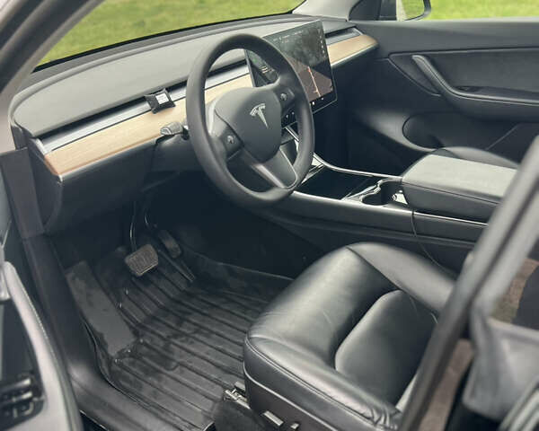 Черный Тесла Model Y, объемом двигателя 0 л и пробегом 97 тыс. км за 19999 $, фото 7 на Automoto.ua