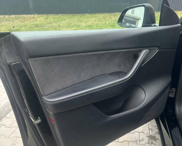 Черный Тесла Model Y, объемом двигателя 0 л и пробегом 127 тыс. км за 26500 $, фото 19 на Automoto.ua