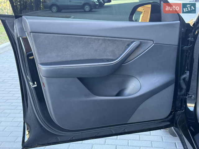 Черный Тесла Model Y, объемом двигателя 0 л и пробегом 68 тыс. км за 28500 $, фото 96 на Automoto.ua