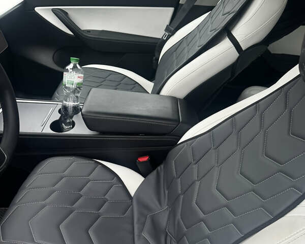Черный Тесла Model Y, объемом двигателя 0 л и пробегом 28 тыс. км за 24500 $, фото 6 на Automoto.ua