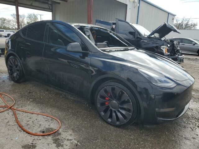 Черный Тесла Model Y, объемом двигателя 0 л и пробегом 68 тыс. км за 18950 $, фото 2 на Automoto.ua