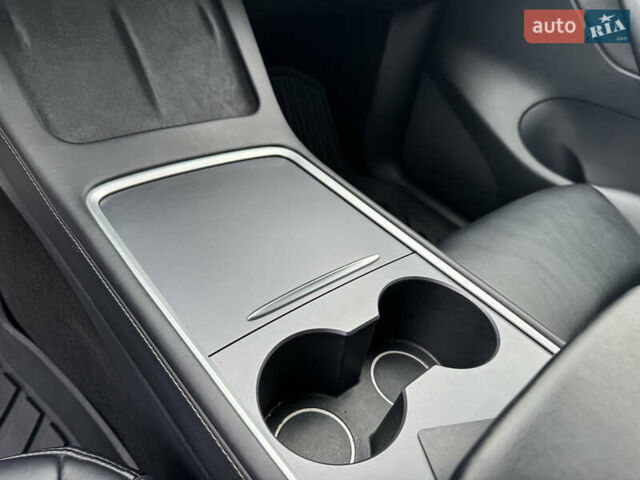 Чорний Тесла Model Y, об'ємом двигуна 0 л та пробігом 62 тис. км за 24999 $, фото 63 на Automoto.ua