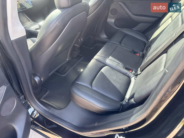 Черный Тесла Model Y, объемом двигателя 0 л и пробегом 27 тыс. км за 29999 $, фото 7 на Automoto.ua