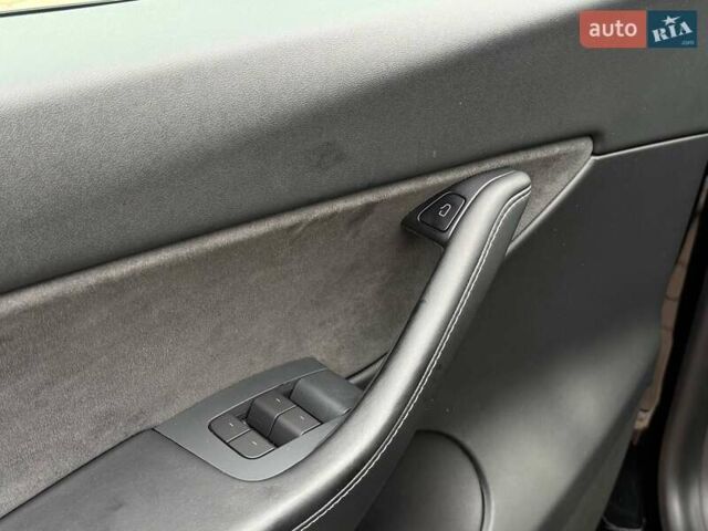 Черный Тесла Model Y, объемом двигателя 0 л и пробегом 141 тыс. км за 23999 $, фото 19 на Automoto.ua