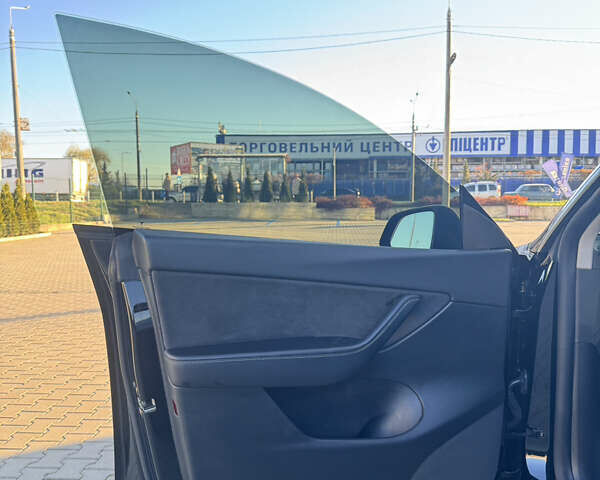 Черный Тесла Model Y, объемом двигателя 0 л и пробегом 54 тыс. км за 25900 $, фото 14 на Automoto.ua