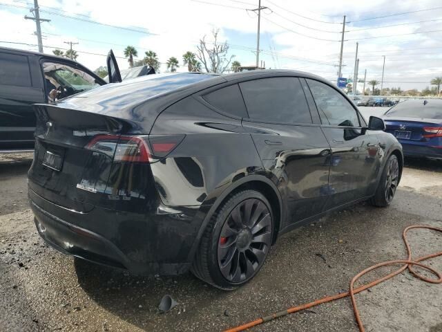 Черный Тесла Model Y, объемом двигателя 0 л и пробегом 68 тыс. км за 18950 $, фото 5 на Automoto.ua