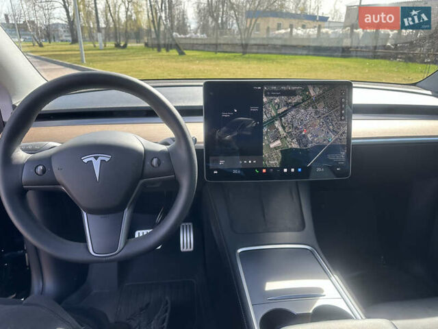 Черный Тесла Model Y, объемом двигателя 0 л и пробегом 27 тыс. км за 29999 $, фото 6 на Automoto.ua