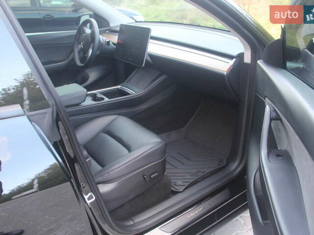 Черный Тесла Model Y, объемом двигателя 0 л и пробегом 56 тыс. км за 27499 $, фото 13 на Automoto.ua