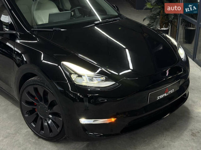Черный Тесла Model Y, объемом двигателя 0 л и пробегом 70 тыс. км за 26900 $, фото 2 на Automoto.ua