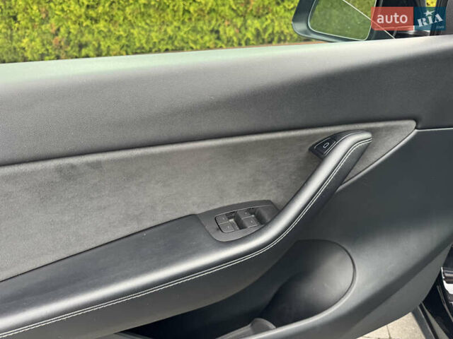 Чорний Тесла Model Y, об'ємом двигуна 0 л та пробігом 62 тис. км за 24999 $, фото 59 на Automoto.ua