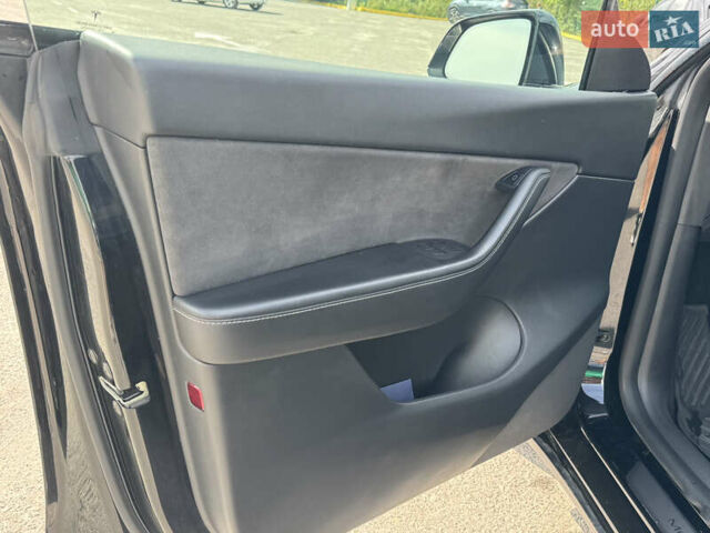 Черный Тесла Model Y, объемом двигателя 0 л и пробегом 61 тыс. км за 25000 $, фото 16 на Automoto.ua