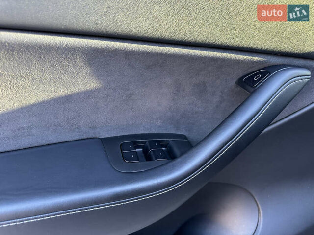 Черный Тесла Model Y, объемом двигателя 0 л и пробегом 60 тыс. км за 22999 $, фото 15 на Automoto.ua