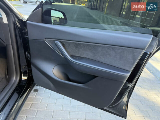 Черный Тесла Model Y, объемом двигателя 0 л и пробегом 68 тыс. км за 28500 $, фото 123 на Automoto.ua