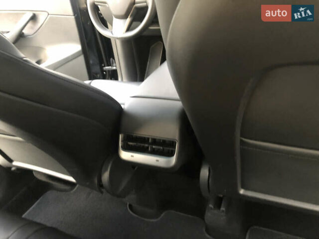 Черный Тесла Model Y, объемом двигателя 0 л и пробегом 63 тыс. км за 27500 $, фото 18 на Automoto.ua