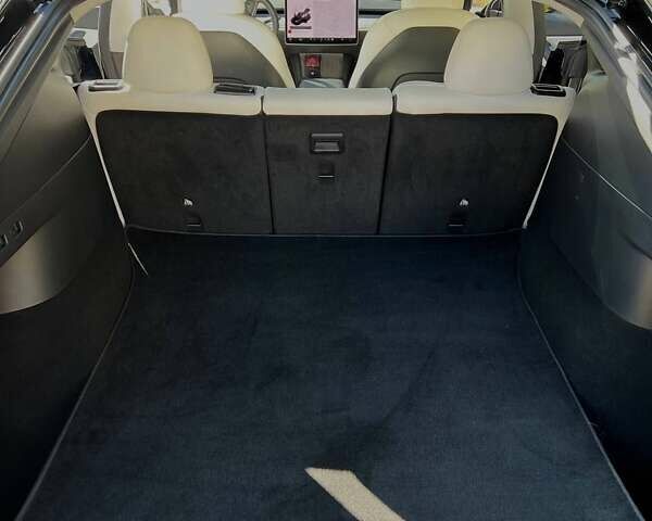 Черный Тесла Model Y, объемом двигателя 0 л и пробегом 82 тыс. км за 30000 $, фото 2 на Automoto.ua