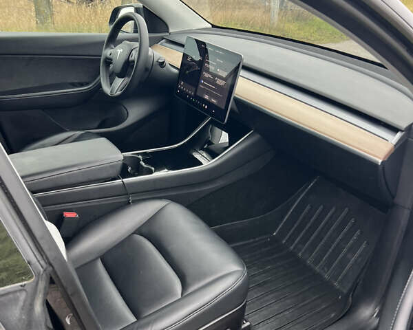 Черный Тесла Model Y, объемом двигателя 0 л и пробегом 97 тыс. км за 19999 $, фото 9 на Automoto.ua