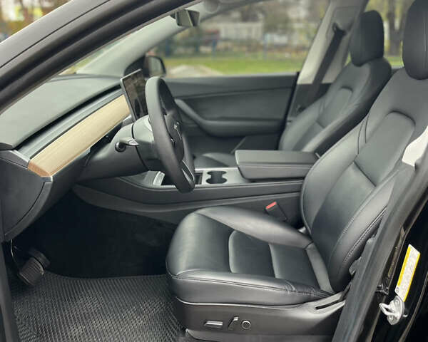 Черный Тесла Model Y, объемом двигателя 0 л и пробегом 5 тыс. км за 24999 $, фото 13 на Automoto.ua
