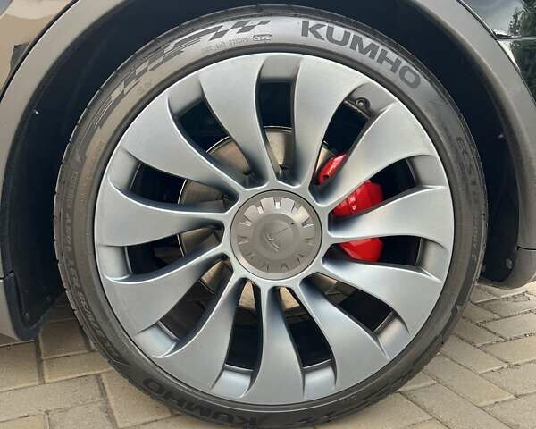 Черный Тесла Model Y, объемом двигателя 0 л и пробегом 58 тыс. км за 27500 $, фото 9 на Automoto.ua